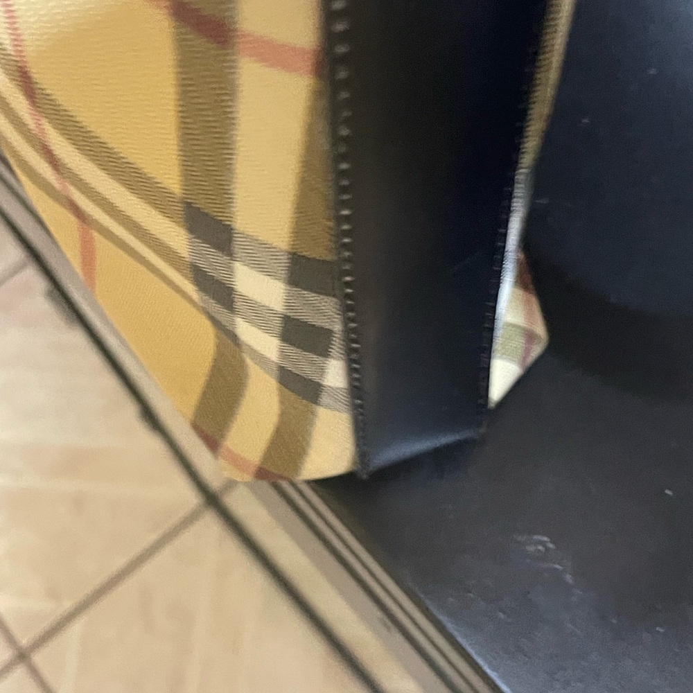 Burberry Beige and Black Plaid Tote with Wallet - Picture 5 of 13